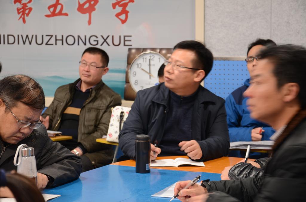 孟校在听课